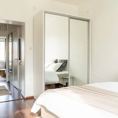Two For Up To 5 Guests *